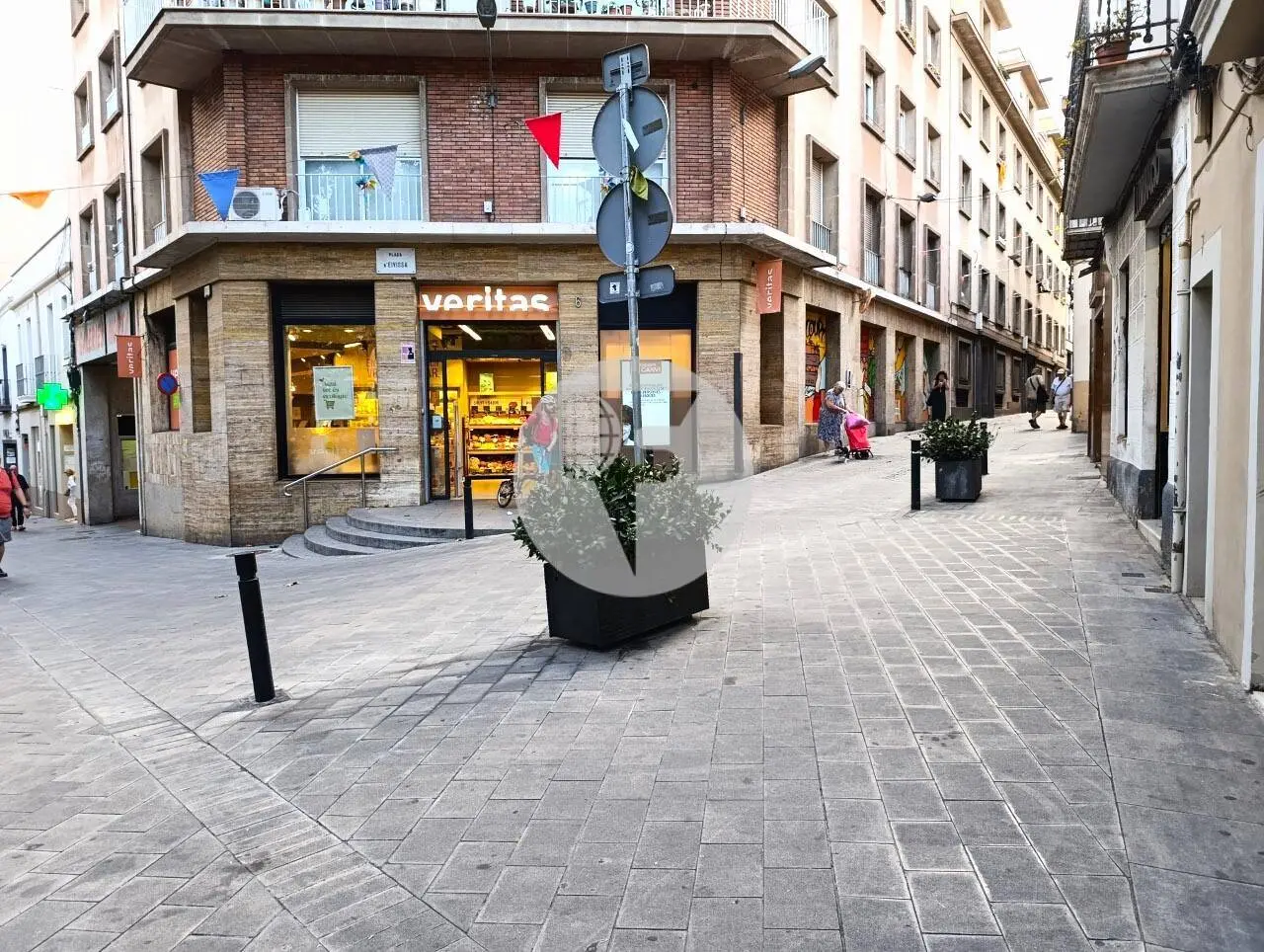 Local comercial esquinero de 154 m² con salida de humos junto a Plaza Ibiza - imagen 8