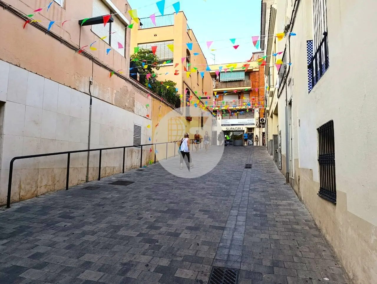 Local comercial esquinero de 154 m² con salida de humos junto a Plaza Ibiza - imagen 3