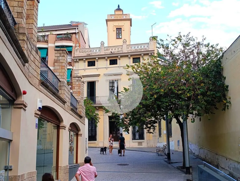 Local comercial esquinero de 154 m² con salida de humos junto a Plaza Ibiza - imagen 6