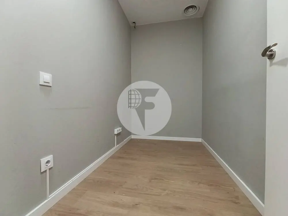 Local comercial diáfano de 222 m² en Barcelona con amplia planta baja - imagen 6