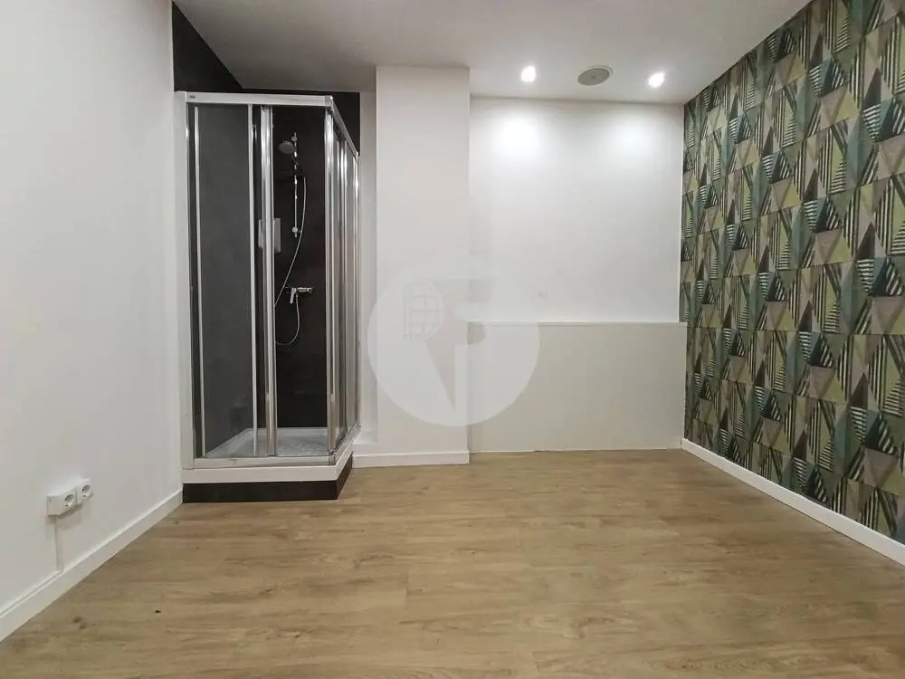 Local comercial diáfano de 222 m² en Barcelona con amplia planta baja - imagen 9