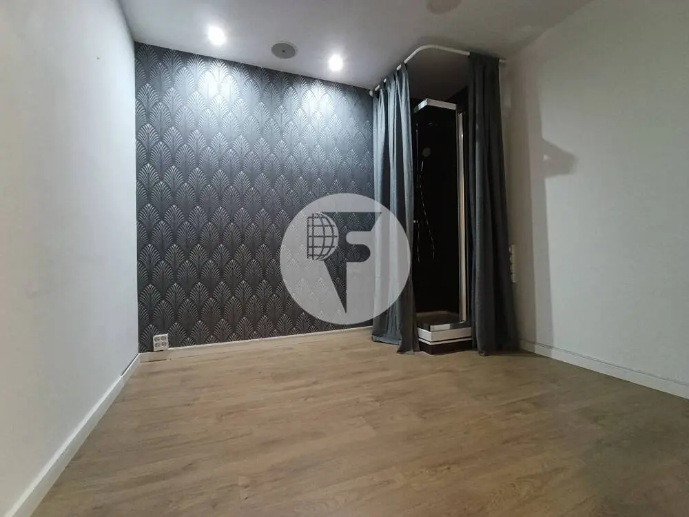 Local comercial diáfano de 222 m² en Barcelona con amplia planta baja - imagen 8