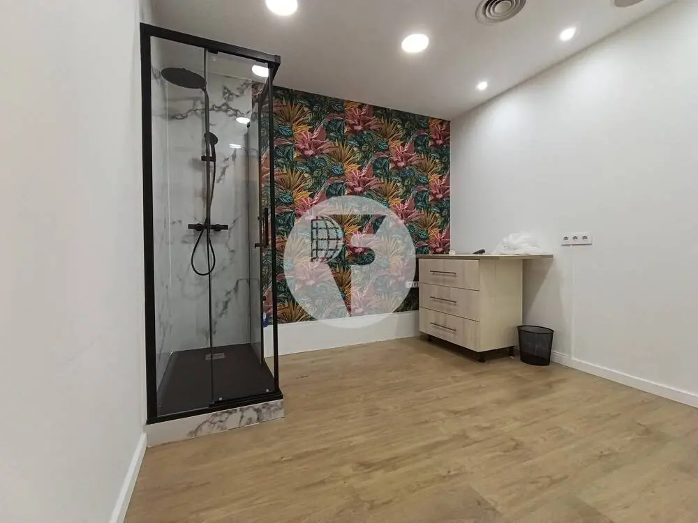 Local comercial diáfano de 222 m² en Barcelona con amplia planta baja - imagen 10