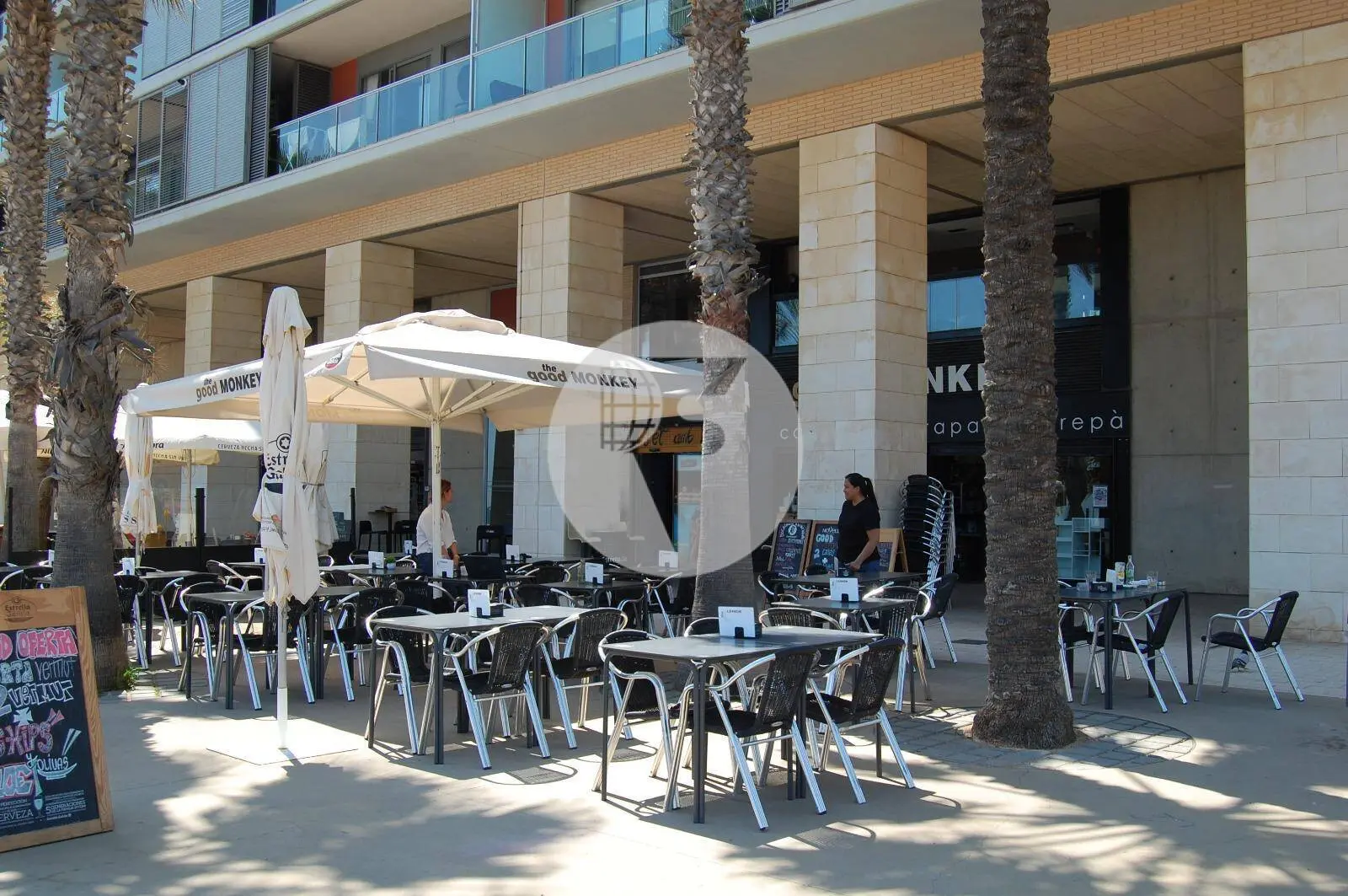 Traspaso de bar restaurante con licencia C3 y terraza frente al mar en Badalona - imagen 2