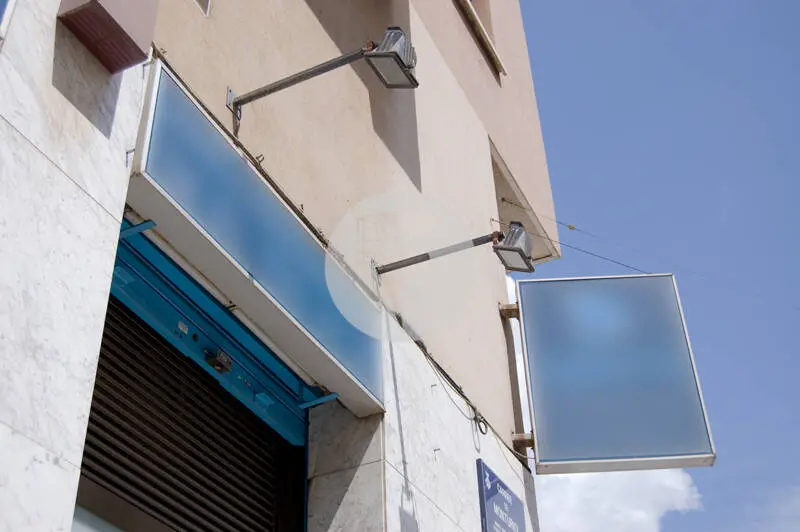 Local comercial en venta en Terrassa, listo para iniciar actividad – 85 m² por 87.000 € - imagen 2