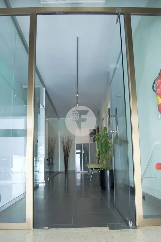 Local comercial en venta en Terrassa, listo para iniciar actividad – 85 m² por 87.000 € - imagen 3