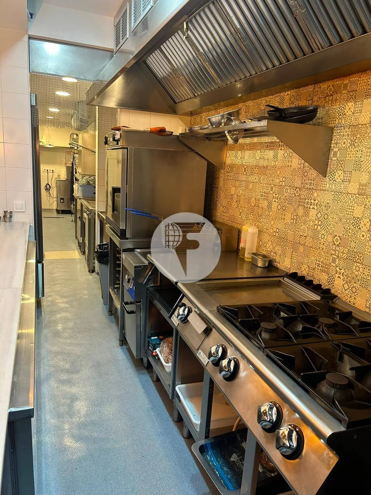 Local comercial en alquiler de 138 m² a pie de calle con salida de humos - imagen 16