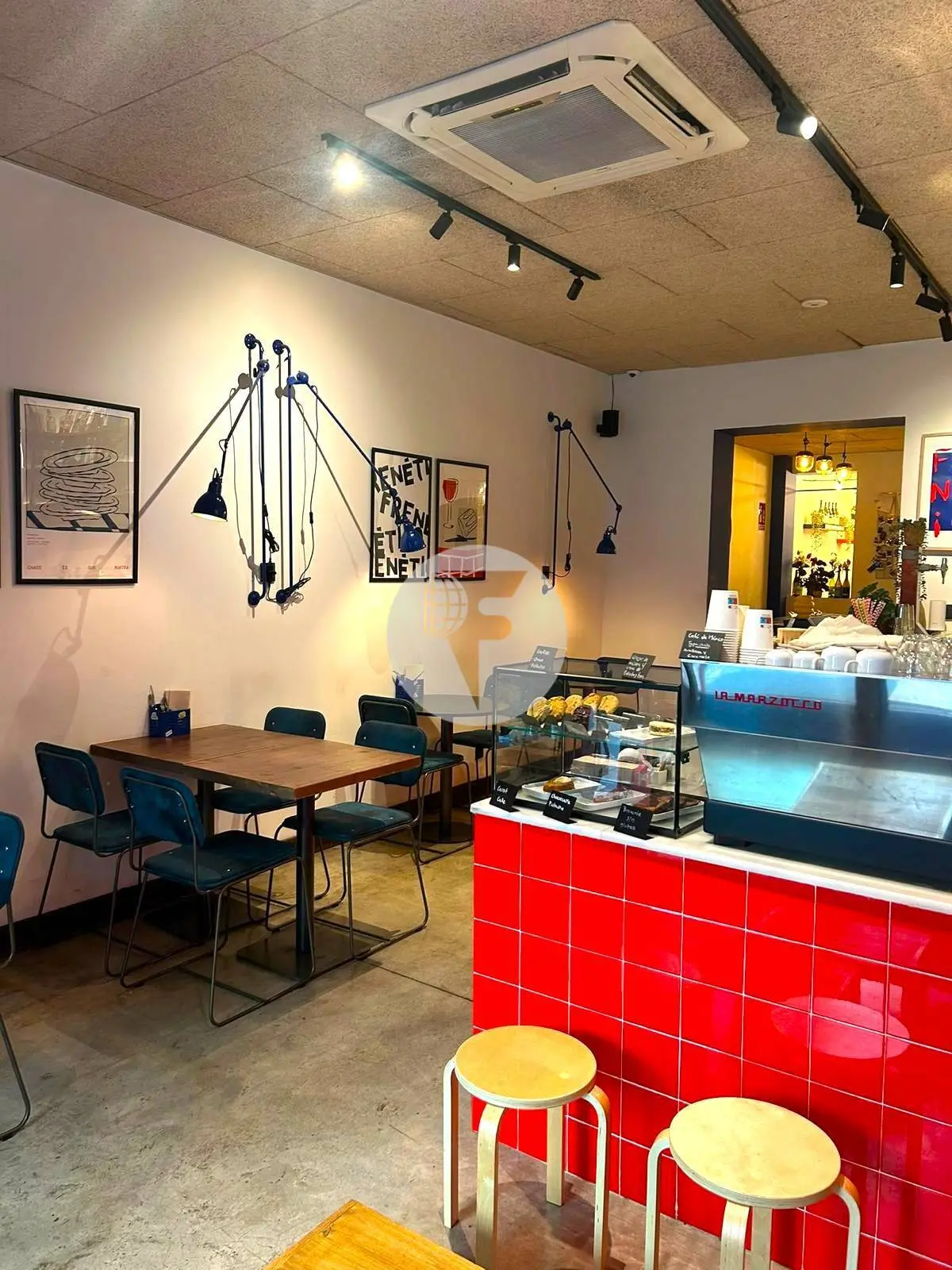 Local comercial en alquiler de 138 m² a pie de calle con salida de humos - imagen 4