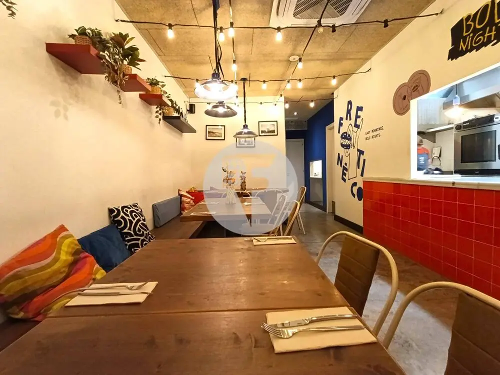 Local comercial en alquiler de 138 m² a pie de calle con salida de humos - imagen 3