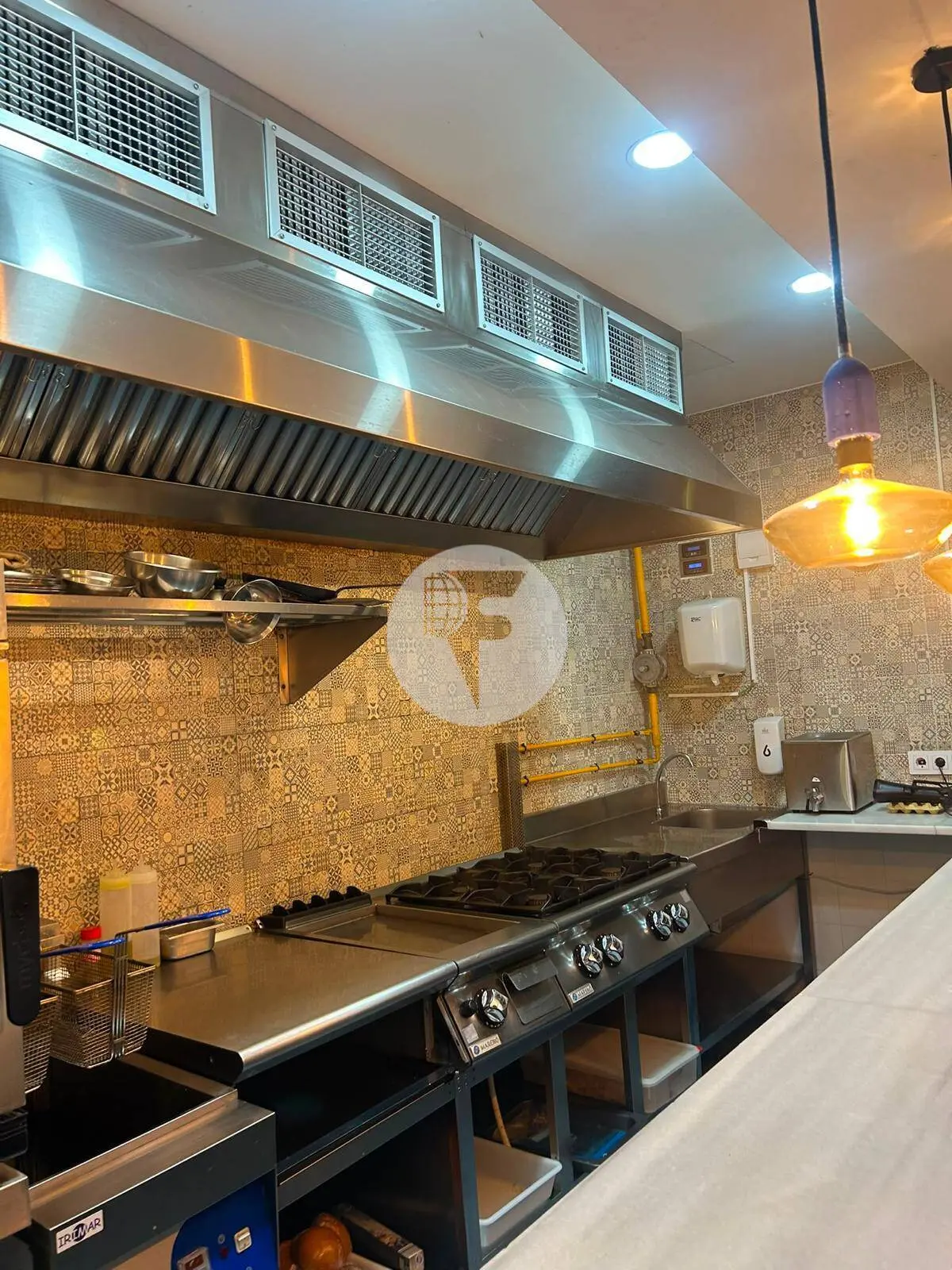 Local comercial en alquiler de 138 m² a pie de calle con salida de humos - imagen 15