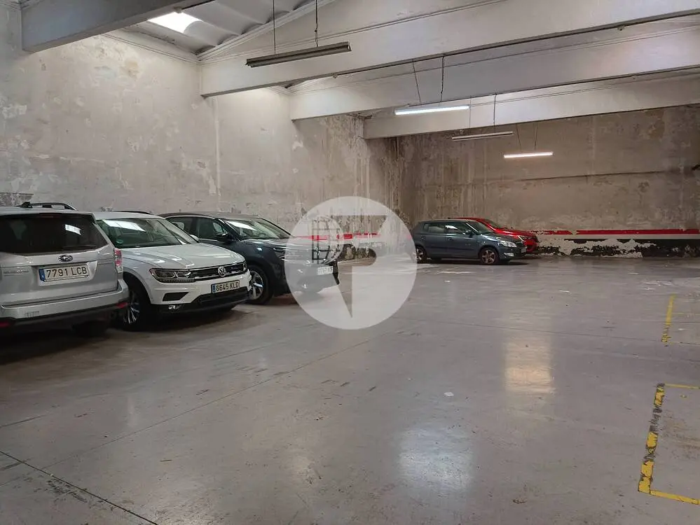 Local comercial de 707 m² en planta baja y 6,40 m de altura en Barcelona - imagen 8