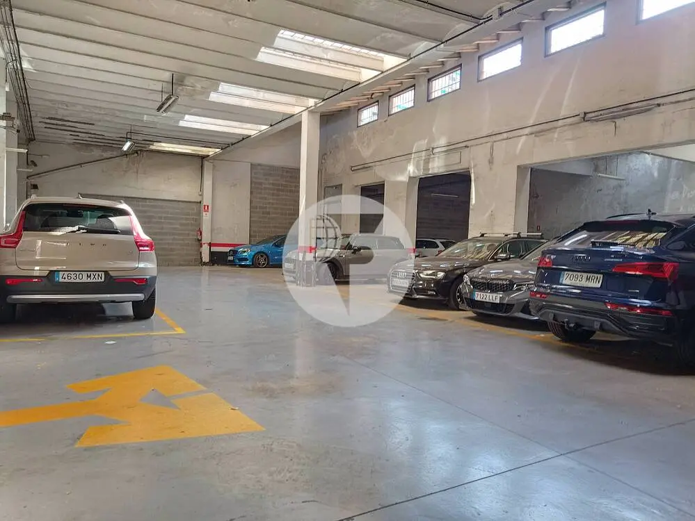 Local comercial de 707 m² en planta baja y 6,40 m de altura en Barcelona - imagen 3