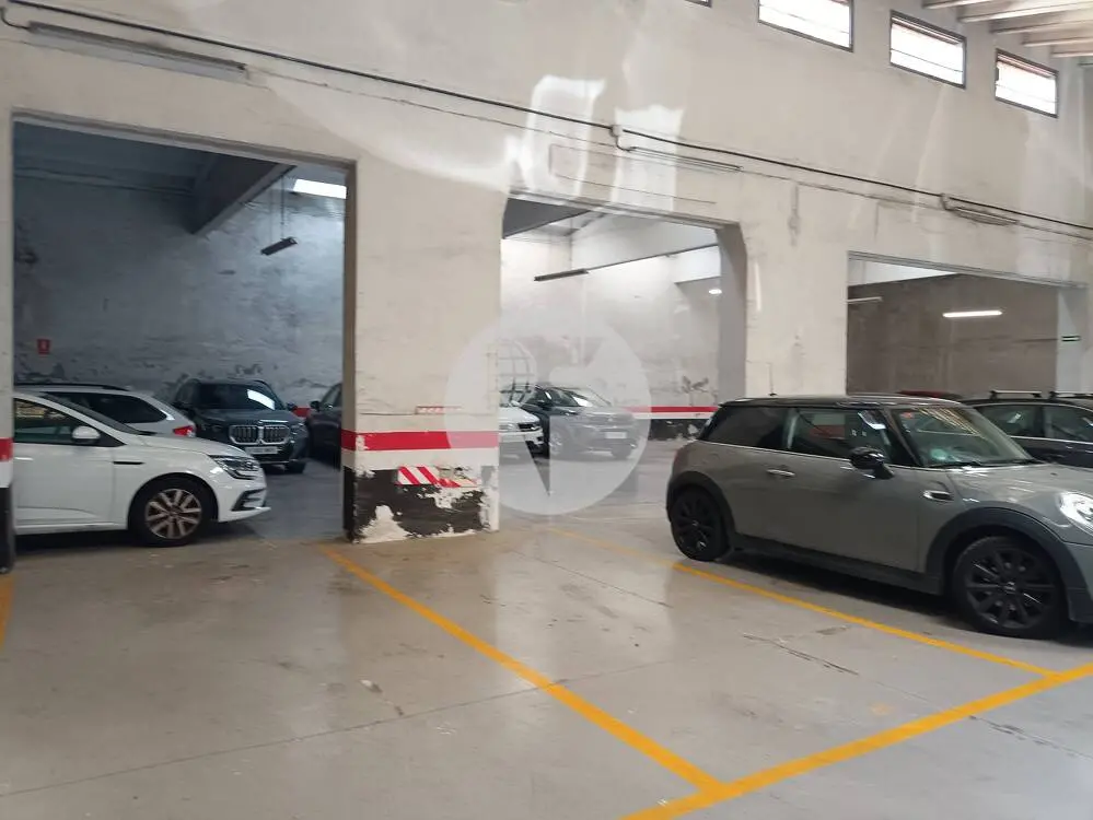 Local comercial de 707 m² en planta baja y 6,40 m de altura en Barcelona - imagen 10