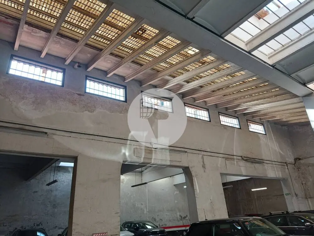 Local comercial de 707 m² en planta baja y 6,40 m de altura en Barcelona - imagen 9