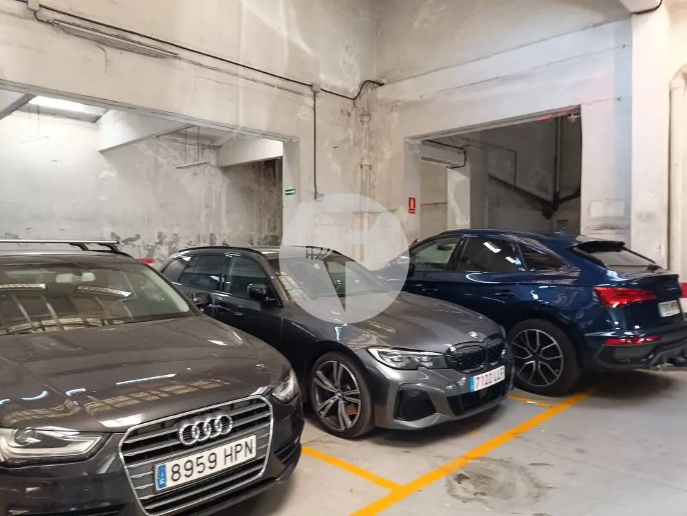 Local comercial de 707 m² en planta baja y 6,40 m de altura en Barcelona - imagen 5