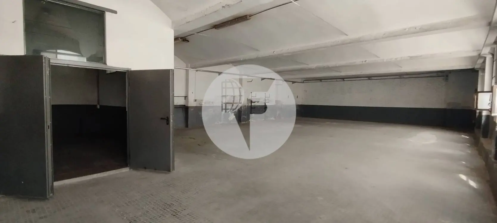 Local comercial de 350 m² en alquiler junto al Passeig del Vint-i-dos de Juliol