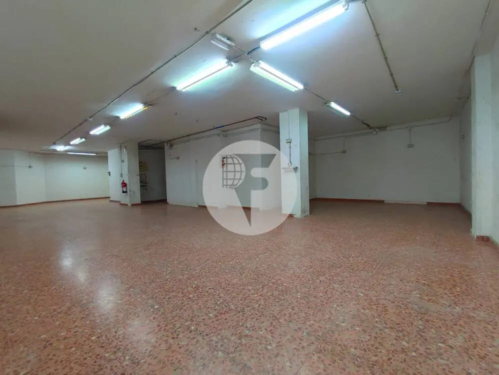 Amplio local comercial de 526 m² con doble planta, montacargas y acceso de vehículos - imagen 25