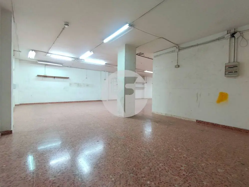 Amplio local comercial de 526 m² con doble planta, montacargas y acceso de vehículos - imagen 26