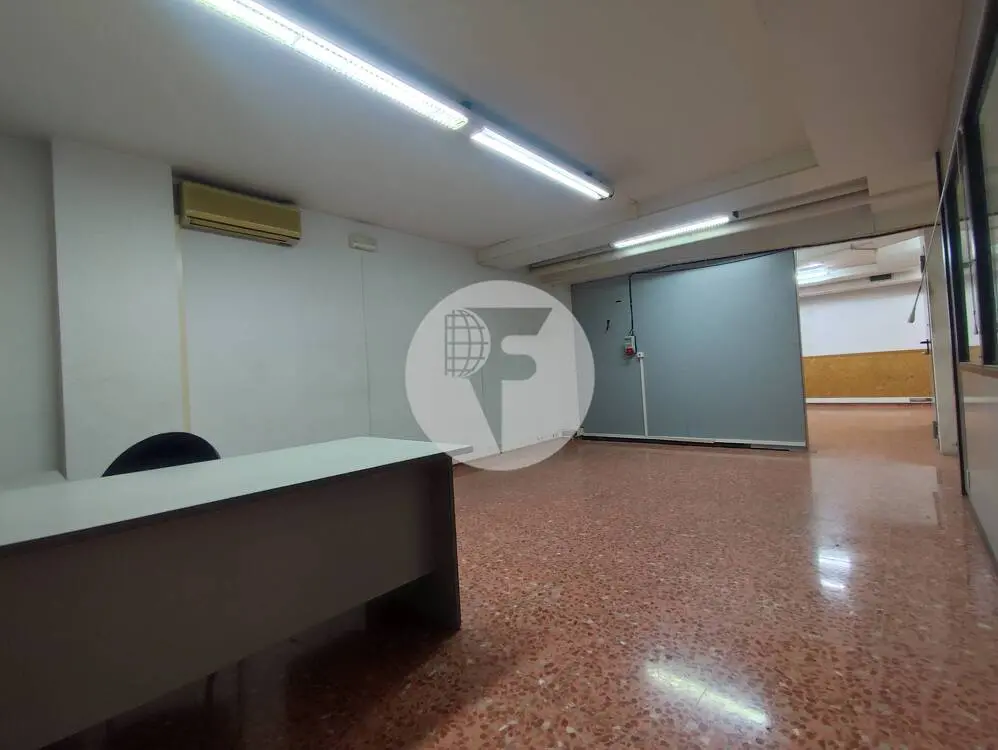 Amplio local comercial de 526 m² con doble planta, montacargas y acceso de vehículos - imagen 18