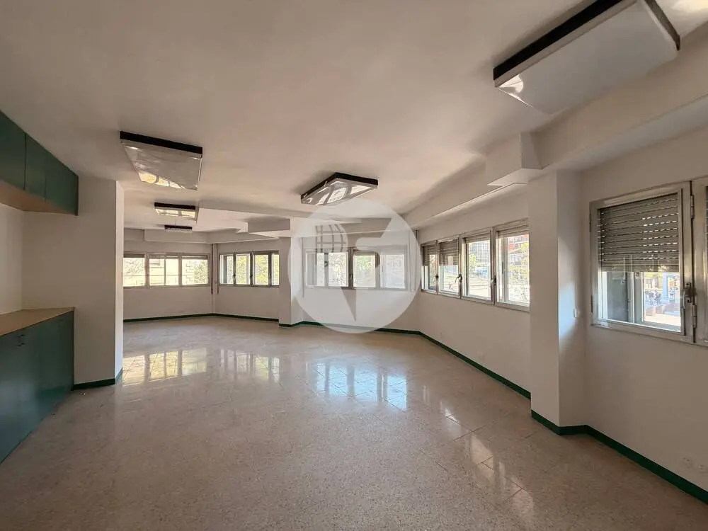Local de negocio en venta de 117 m² en Barcelona - imagen 11
