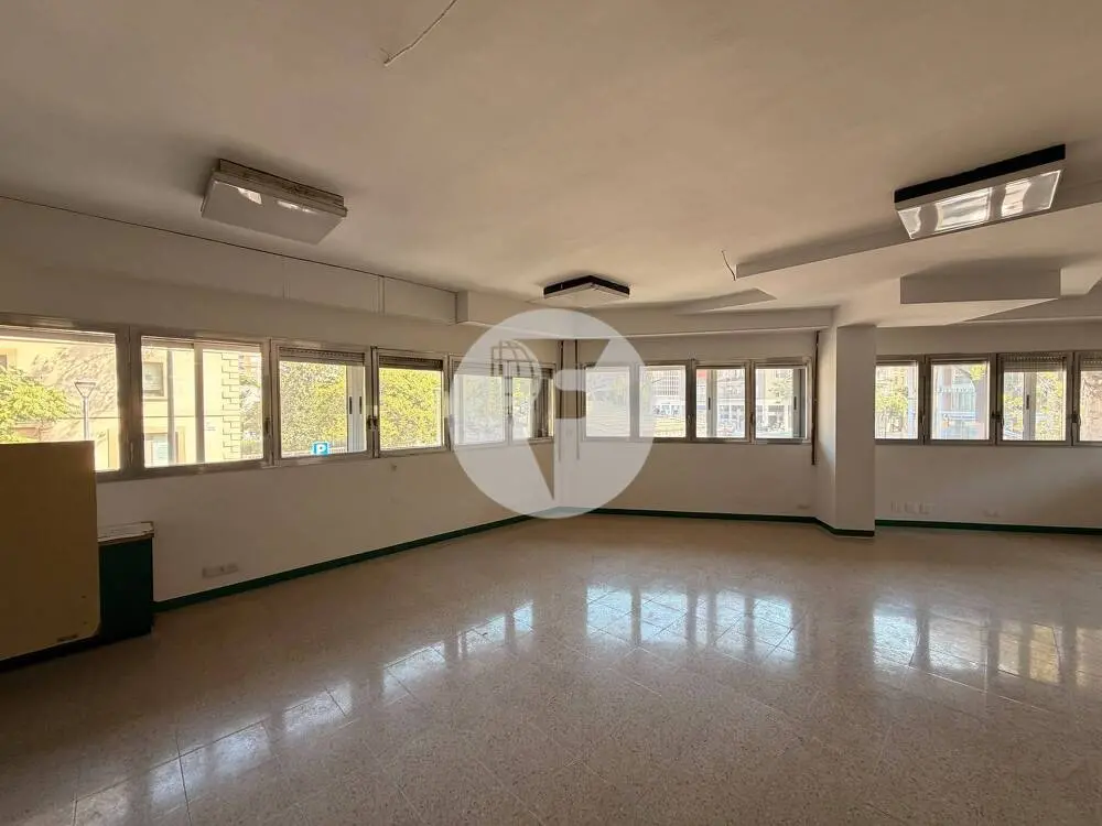 Local de negocio en venta de 117 m² en Barcelona - imagen 10