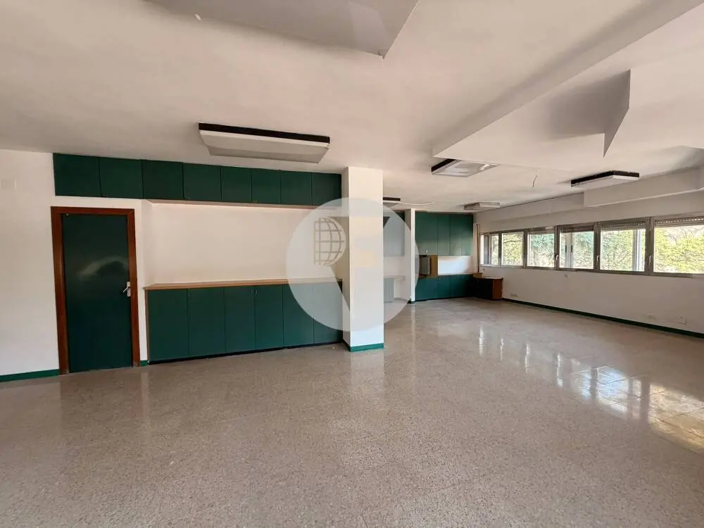Local de negocio en venta de 117 m² en Barcelona - imagen 3