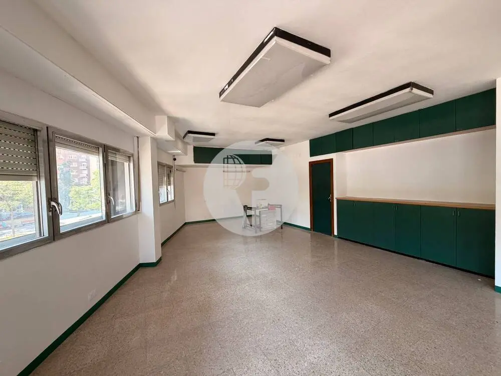 Local de negocio en venta de 117 m² en Barcelona - imagen 4