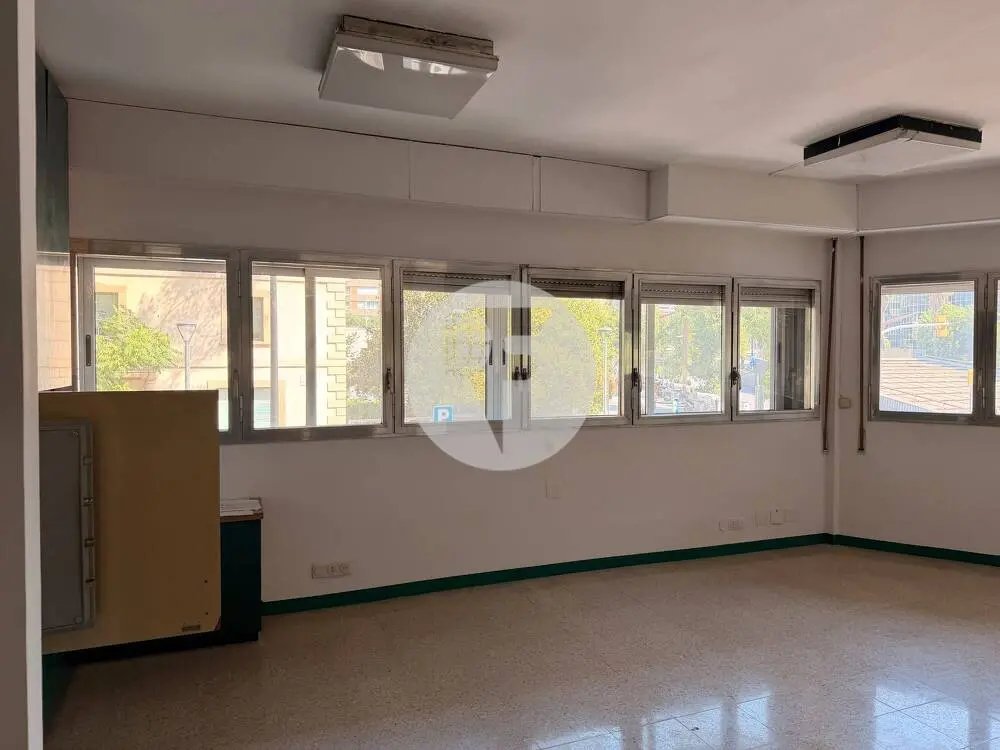 Local de negocio en venta de 117 m² en Barcelona - imagen 9