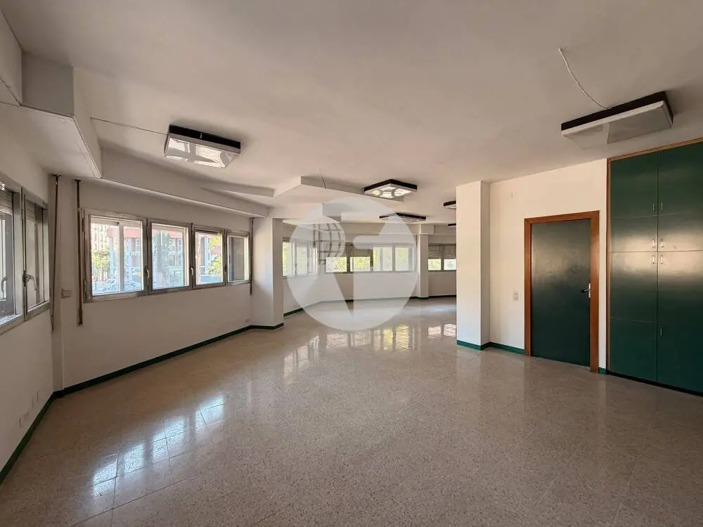 Local de negocio en venta de 117 m² en Barcelona - imagen 7