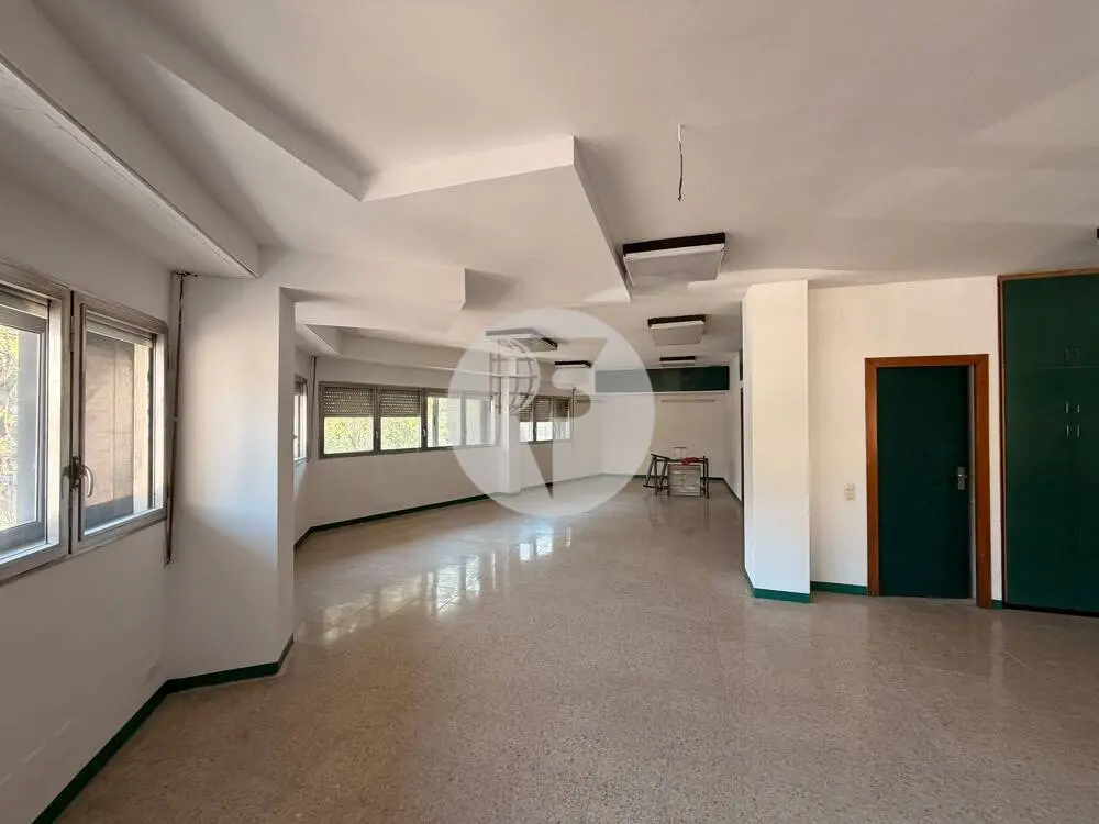 Local de negocio en venta de 117 m² en Barcelona - imagen 6