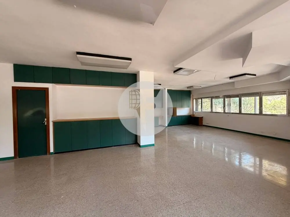 Local de negocio en venta de 117 m² en Barcelona - imagen 5