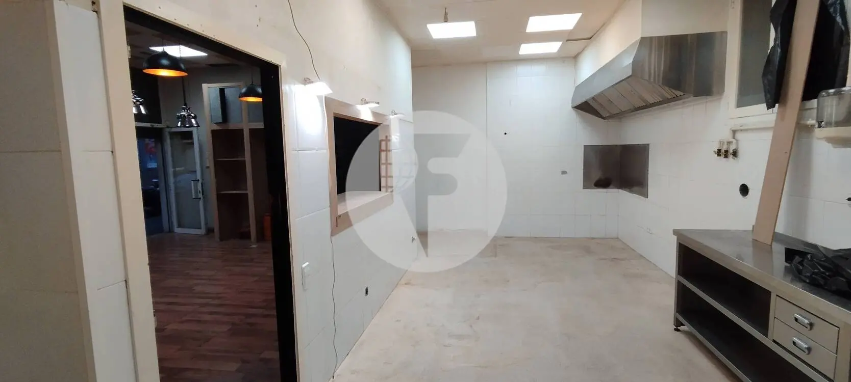 Local comercial en venta de 75 m² con salida de humos junto a Avinguda Jacquard - imagen 2