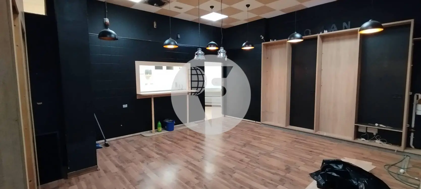 Local comercial en venta de 75 m² con salida de humos junto a Avinguda Jacquard - imagen 4