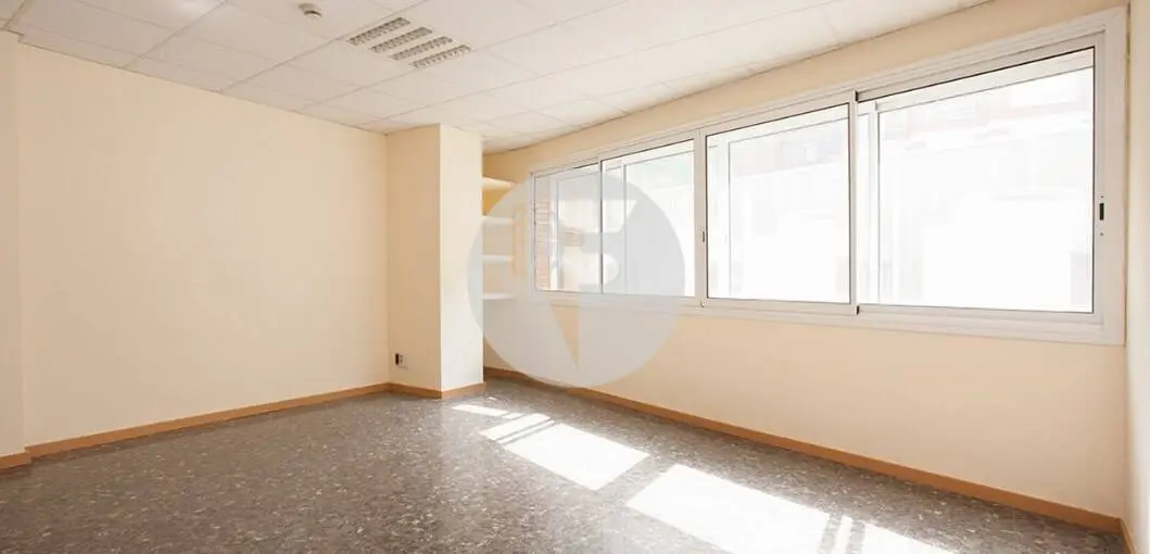 Commercial premises located in the Sant Martí district, in the Poblenou neighborhood. Barcelona. IE-205927 4
