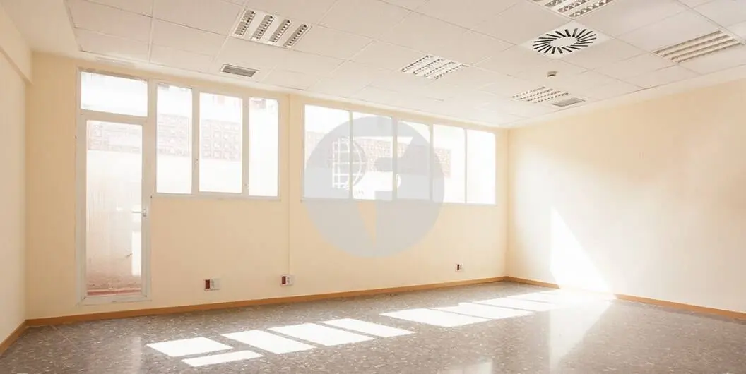 Commercial premises located in the Sant Martí district, in the Poblenou neighborhood. Barcelona. IE-205927 7
