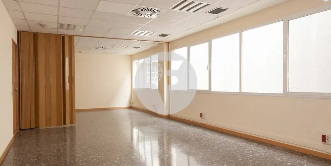 Commercial premises located in the Sant Martí district, in the Poblenou neighborhood. Barcelona. IE-205927 10
