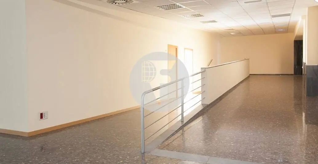 Commercial premises located in the Sant Martí district, in the Poblenou neighborhood. Barcelona. IE-205927 3