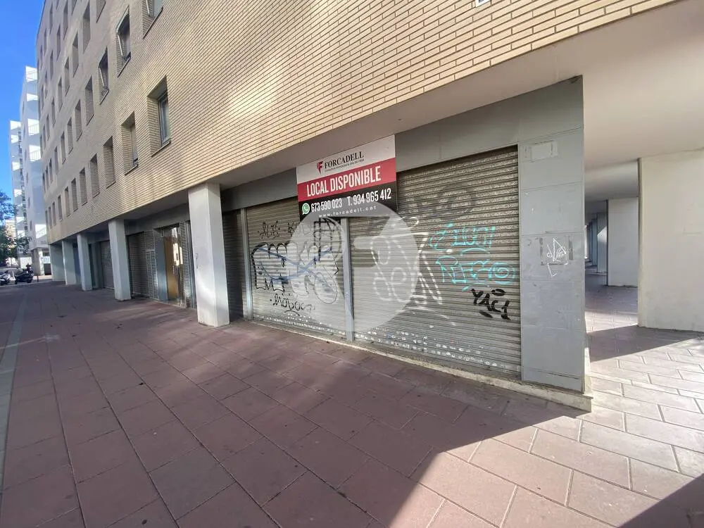 Spectacular corner commercial premises in Hospitalet de Llobregat. Barcelona. 1