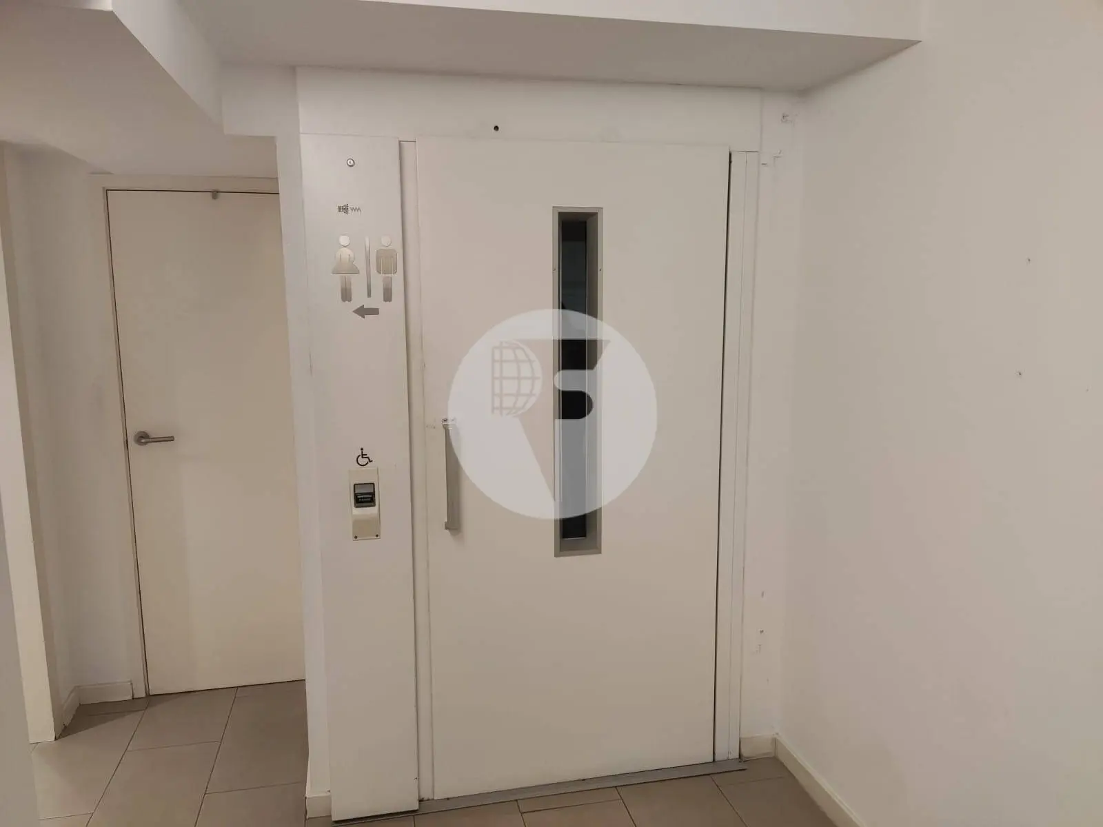 Commercial premises available in Via Augusta. Barcelona IE-216225 18