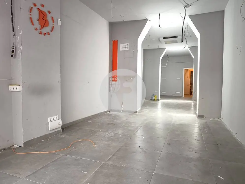 Local comercial en El Raval, junto a Plaza Universitat y Las Ramblas - imagen 4