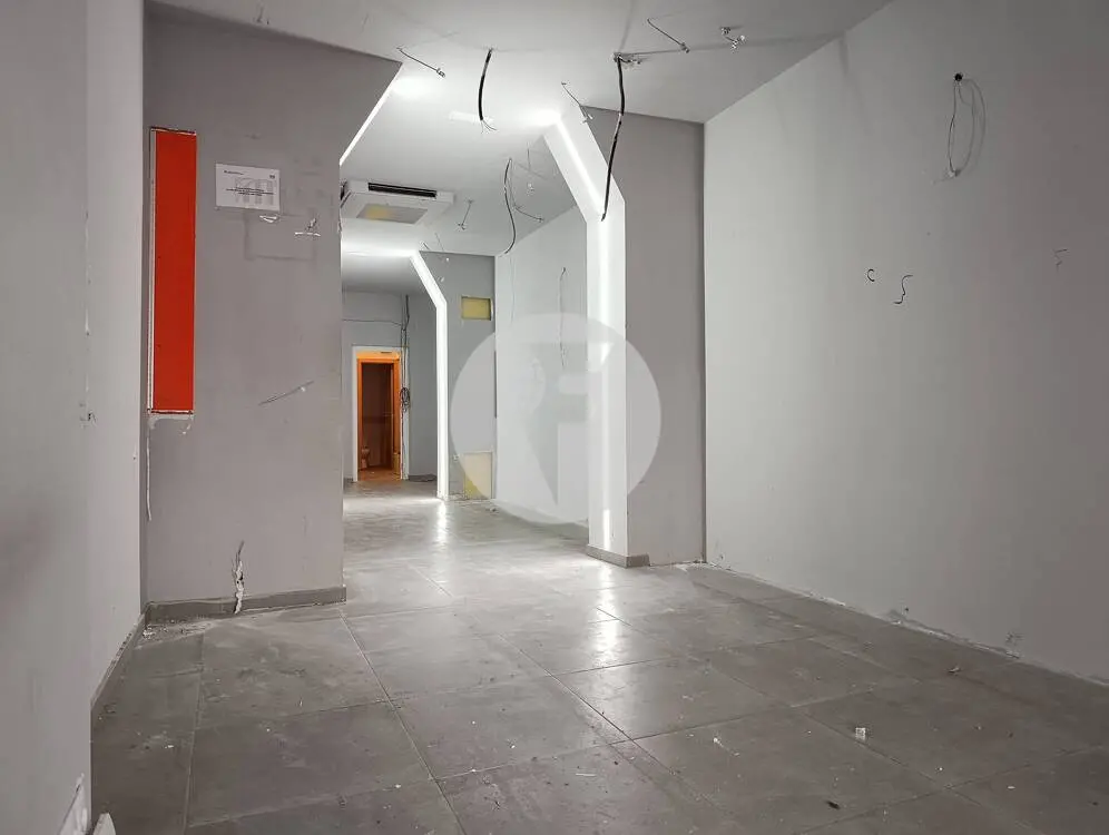 Local comercial en El Raval, junto a Plaza Universitat y Las Ramblas - imagen 5