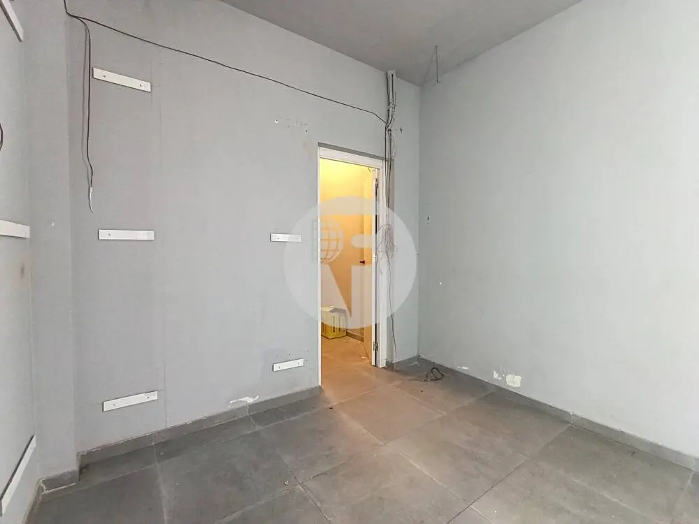 Local comercial en El Raval, junto a Plaza Universitat y Las Ramblas - imagen 8