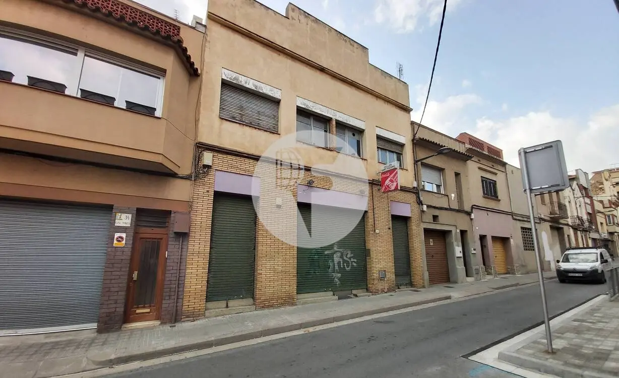 Commercial premises for sale in Sant Vicenç dels Horts, Barcelona. IE-221496 1