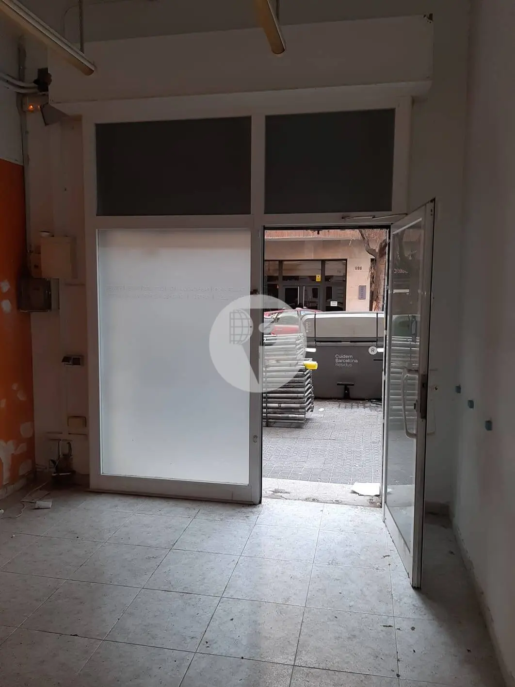 Commercial premises located on Corsega street a few meters from Gaudi Avenue. Barcelona. IE-221574 4