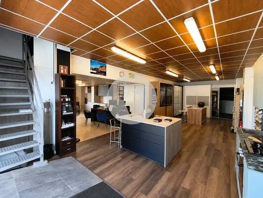 Oportunidad histórica: Local de 500 m² con traspaso y 45 años de trayectoria en Zona Levante, Palma.