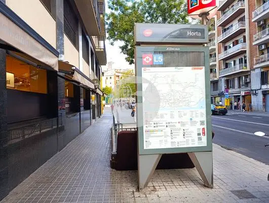 Local comercial esquinero de 154 m² con salida de humos junto a Plaza Ibiza