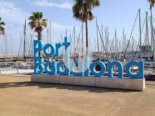 Traspaso de bar restaurante con licencia C3 y terraza frente al mar en Badalona