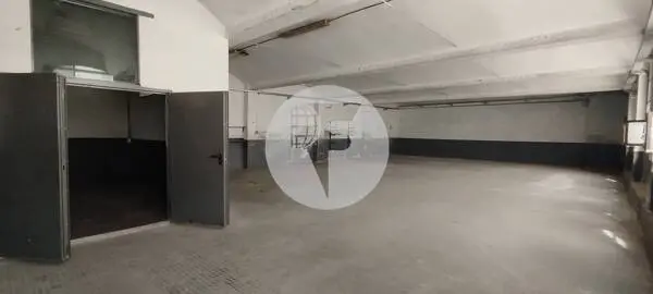 Local comercial de 350 m² en alquiler junto al Passeig del Vint-i-dos de Juliol