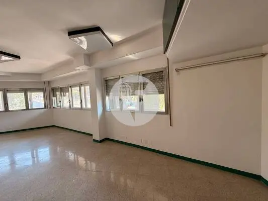 Local de negocio en venta de 117 m² en Barcelona