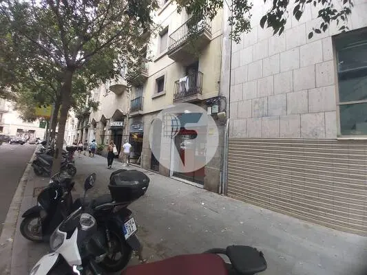Local comercial en El Raval, junto a Plaza Universitat y Las Ramblas